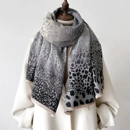 Echarpe léopard grise